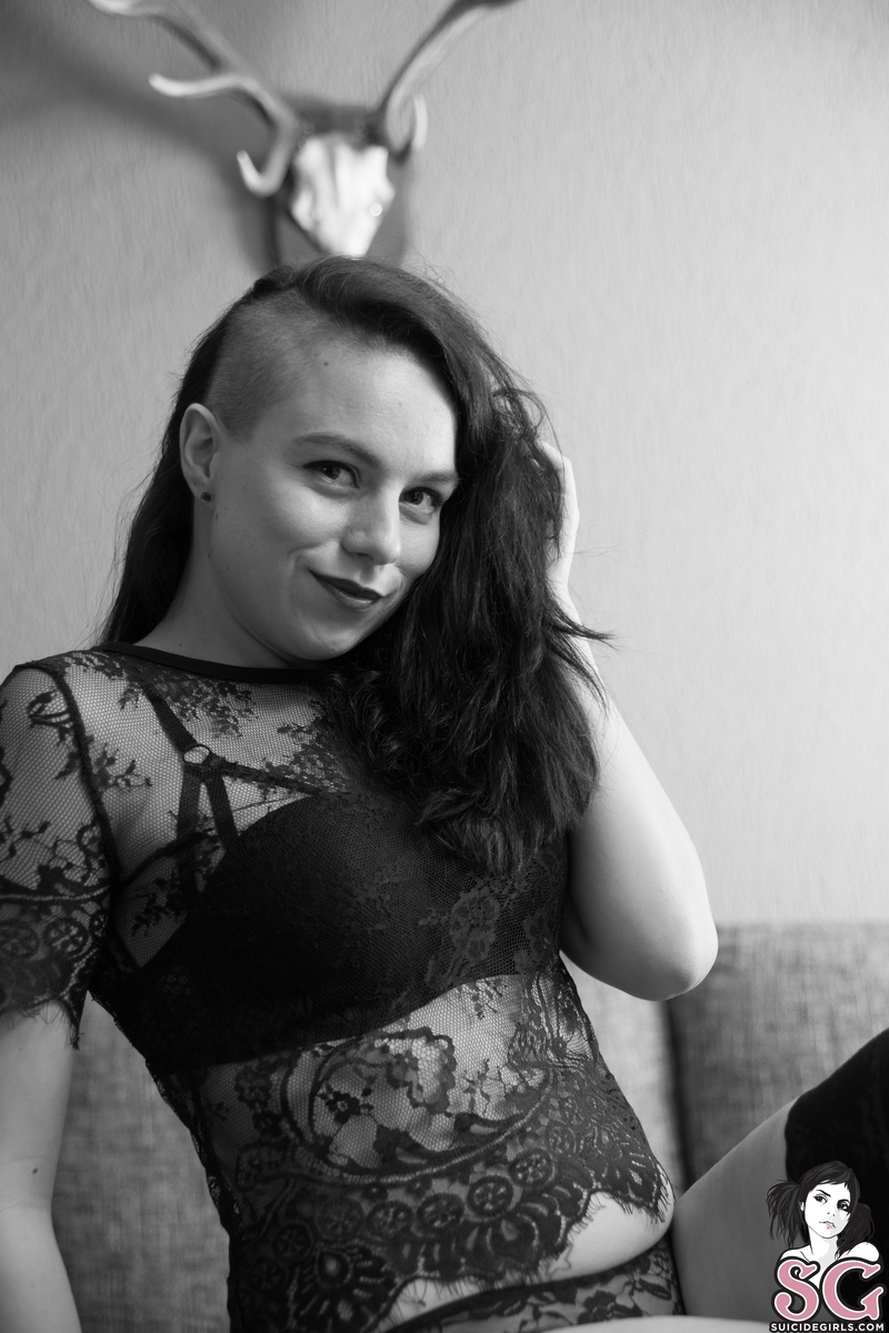 aprildivine-insidebeauty-01.jpg