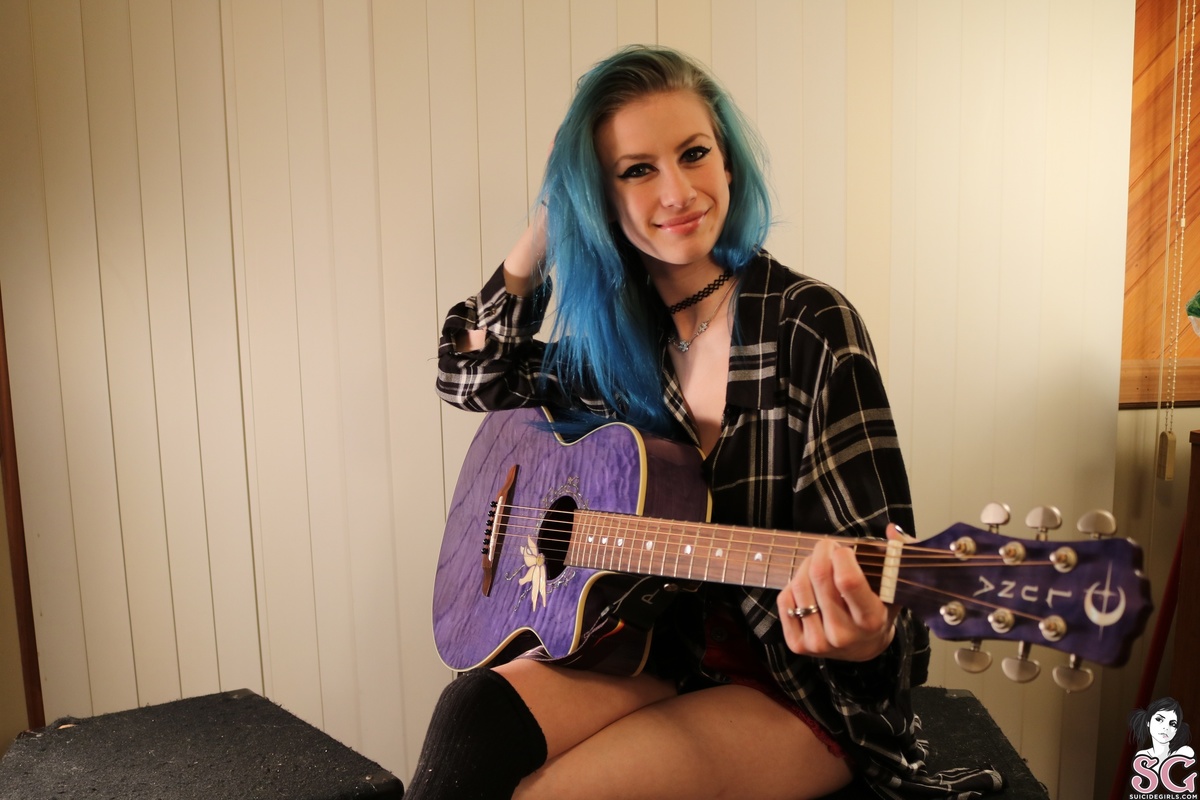 laylasuicide-comejamwithme-01.jpg