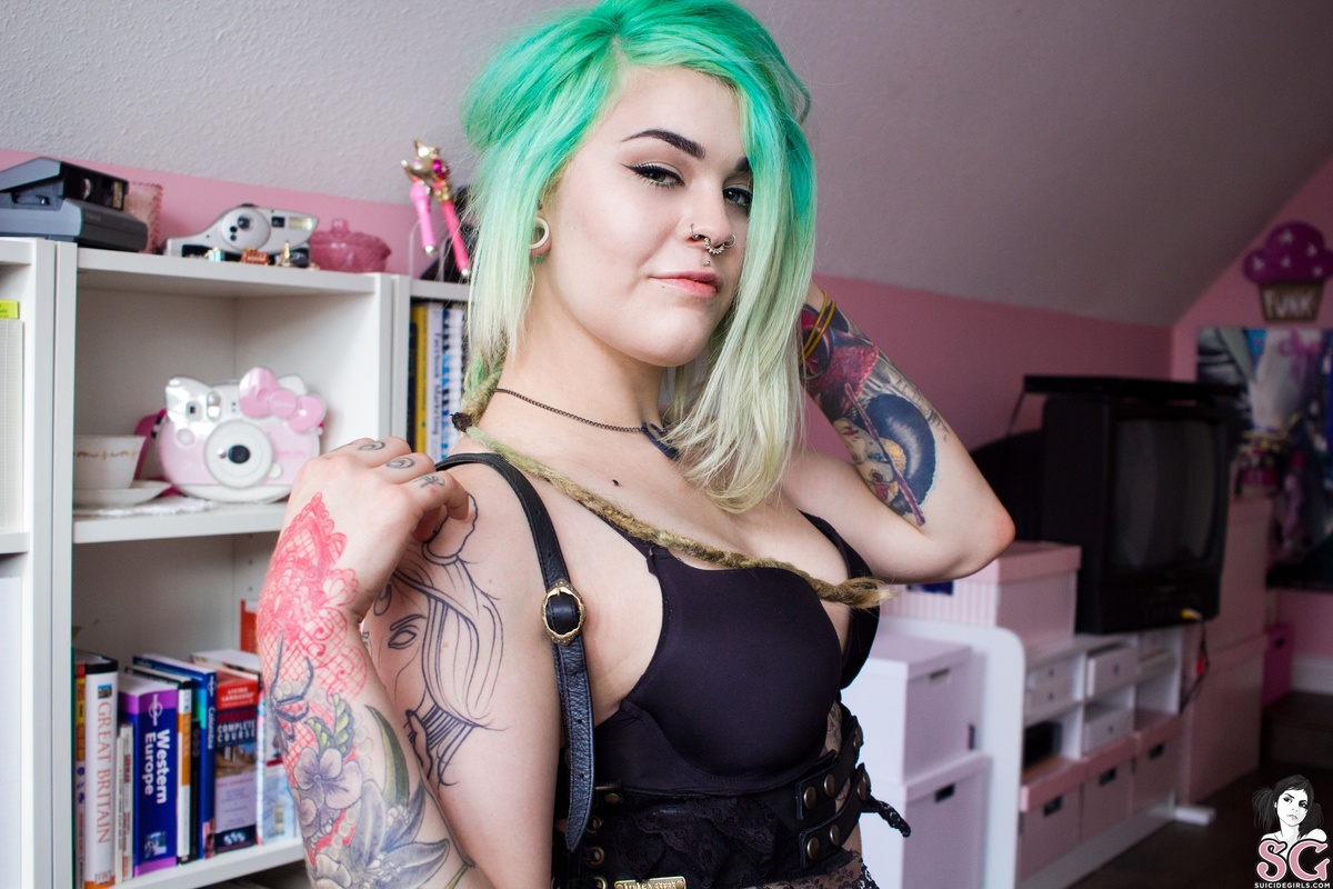 sarahmoon-womanisadangercat-09.jpg