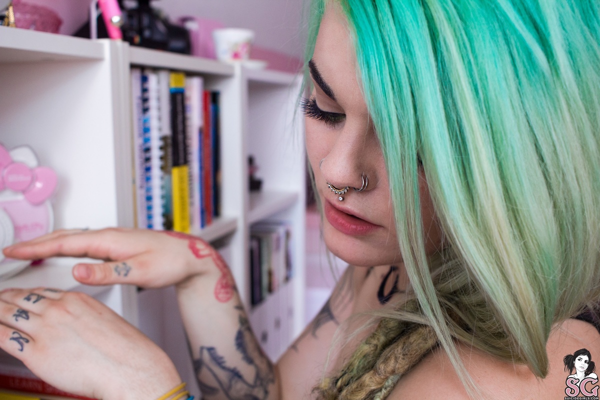 sarahmoon-womanisadangercat-17.jpg