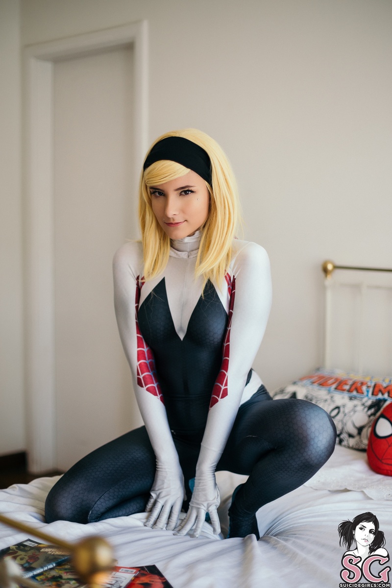 bellaisa-gwenstacy-01.jpg