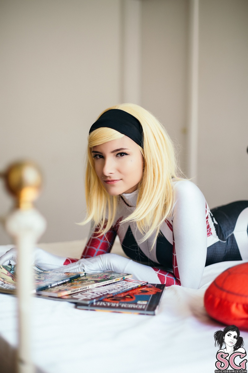 bellaisa-gwenstacy-07.jpg