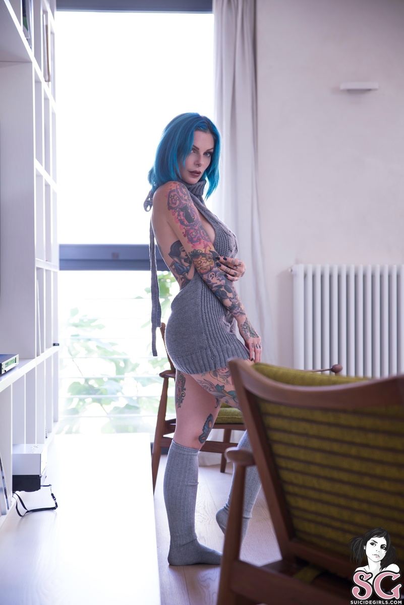 riae-virginkiller-03.jpg