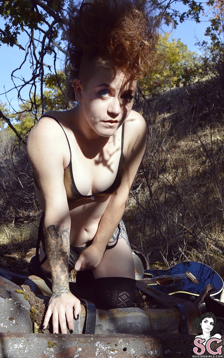 fawkesy-awomanleftlonely-25.jpg