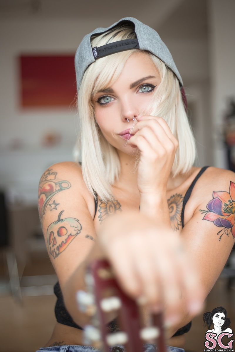 spicy-guitarhero-05.jpg