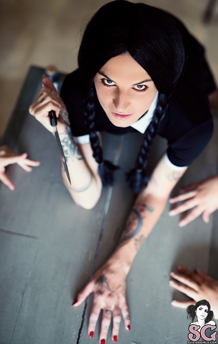 mandeelou-ihateeverything-01.jpg