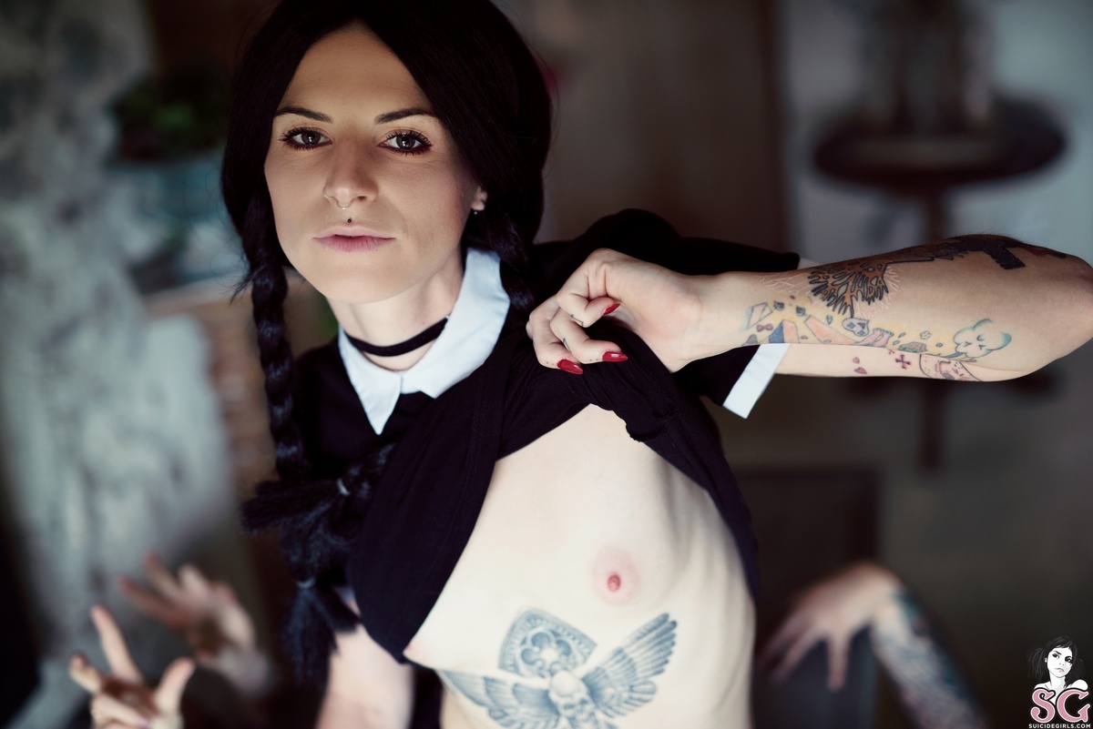 mandeelou-ihateeverything-11.jpg