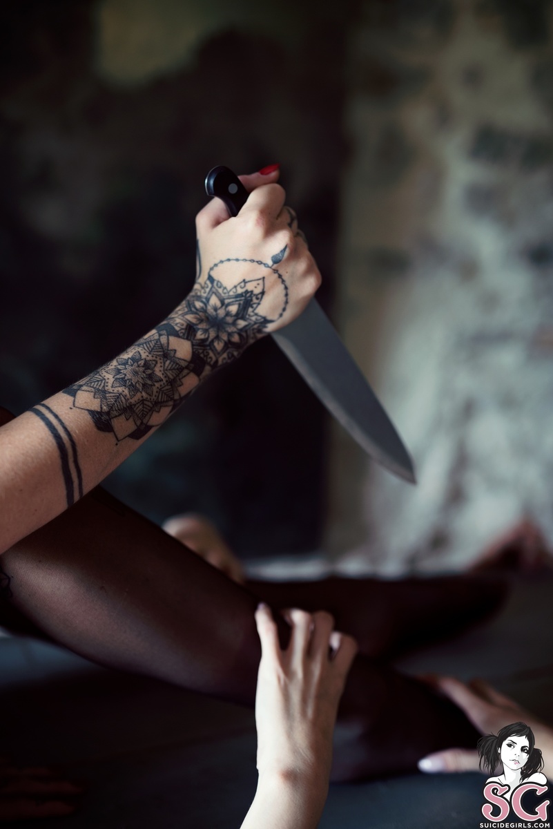 mandeelou-ihateeverything-21.jpg