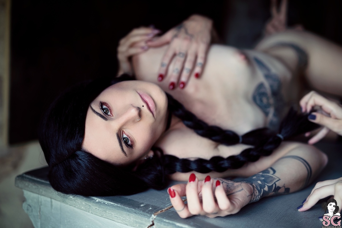 mandeelou-ihateeverything-35.jpg