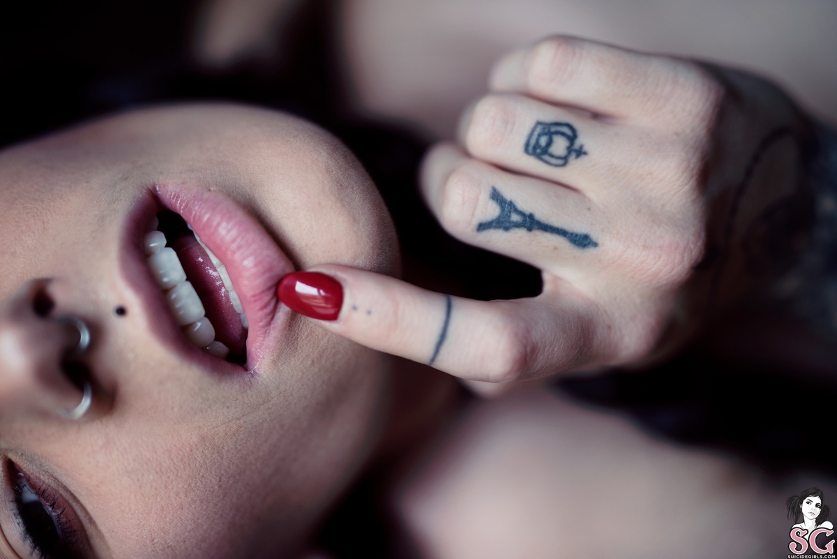 mandeelou-ihateeverything-37.jpg