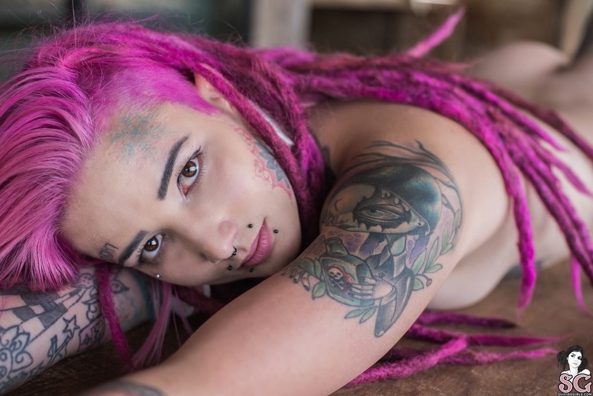 leonella-bringmethehorizon-33.jpg