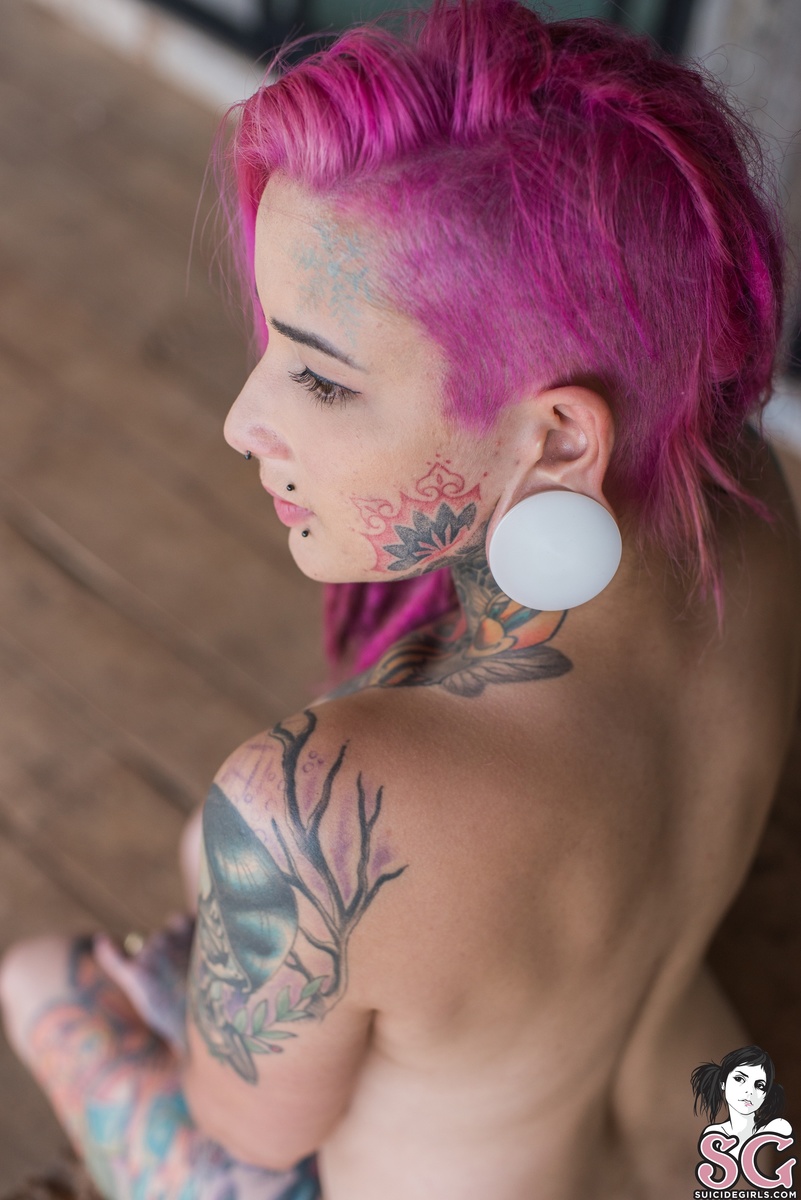 leonella-bringmethehorizon-37.jpg