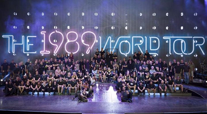 TS1989WorldTour2015.12.01125people01.jpg