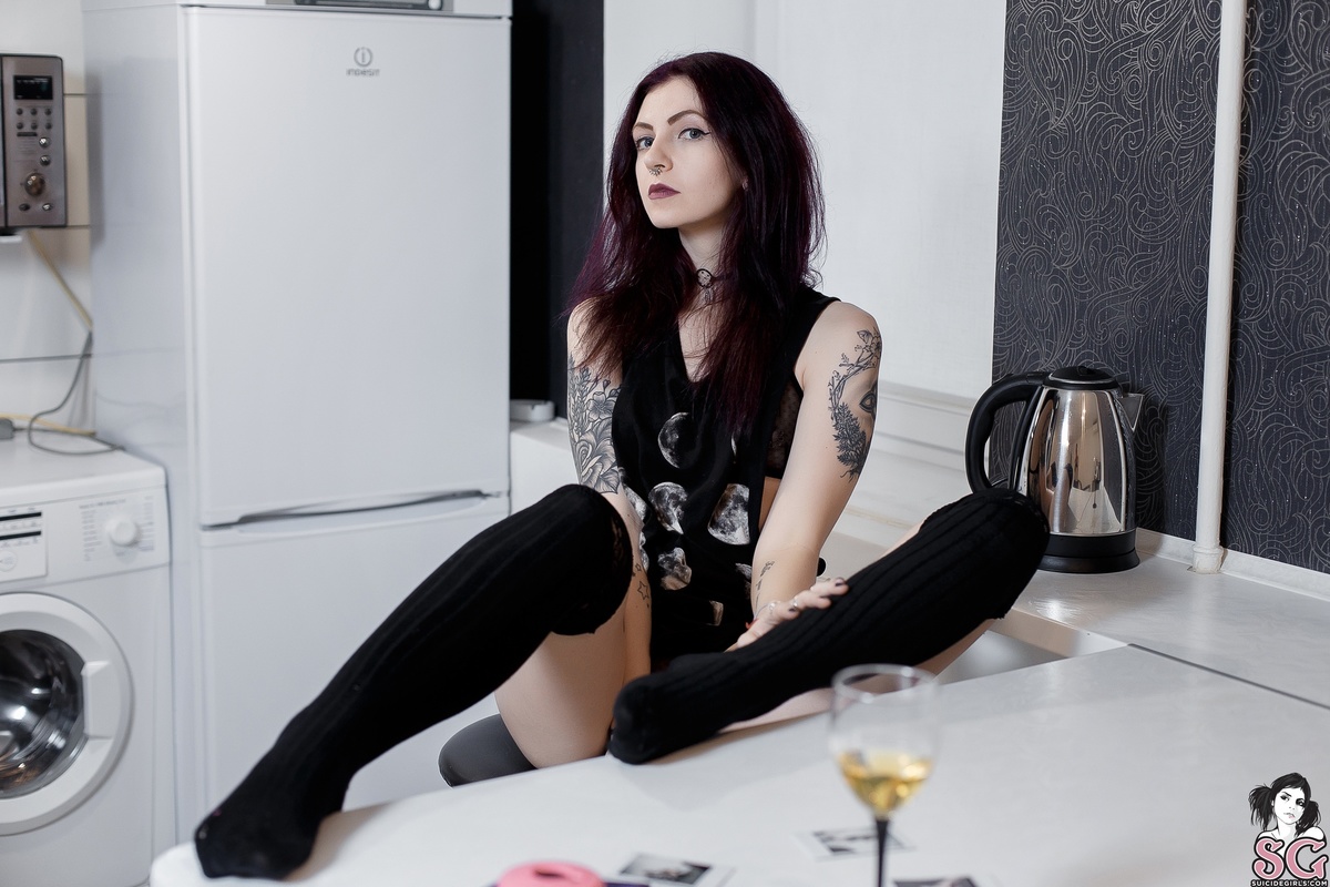 dimarti-poisongirl-07.jpg