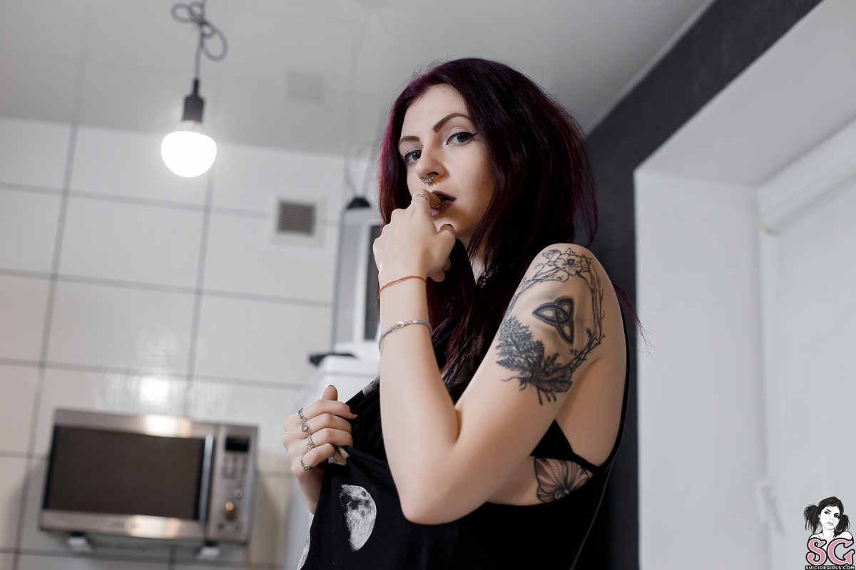dimarti-poisongirl-09.jpg