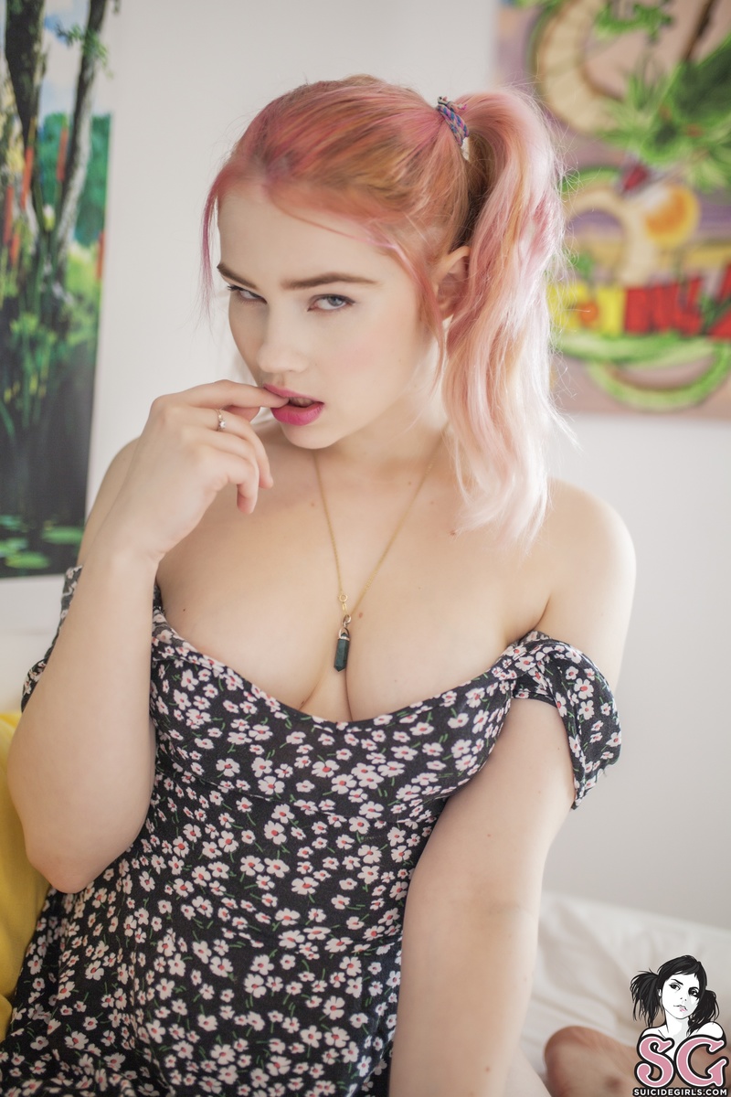 roxylan-strawberrykush-09.jpg