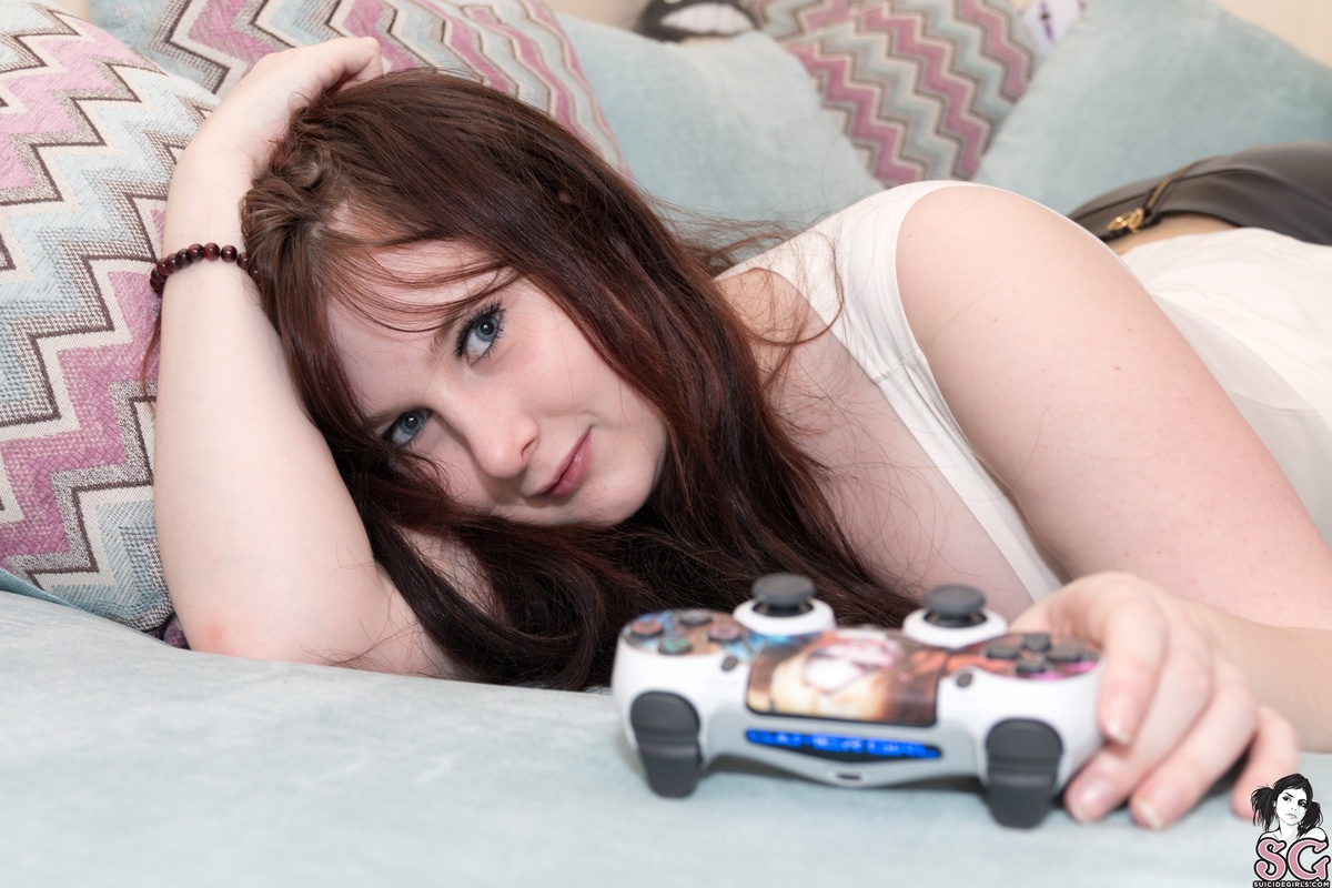littleatari-cutegamergirl-03.jpg