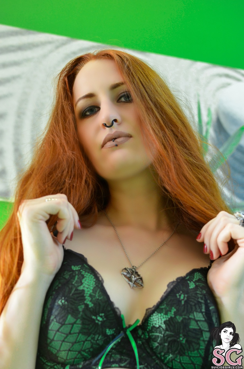 darkyrie-greenwithenvy-05.jpg