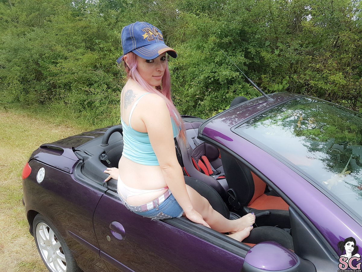 felinagirly-wildlifeinconvertible-05.jpg