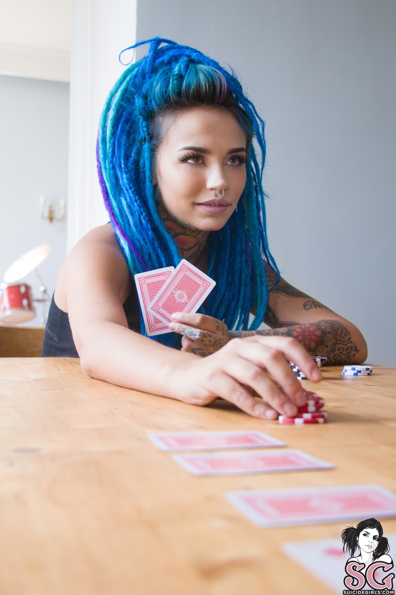 mandeelou-pokerface-05.jpg