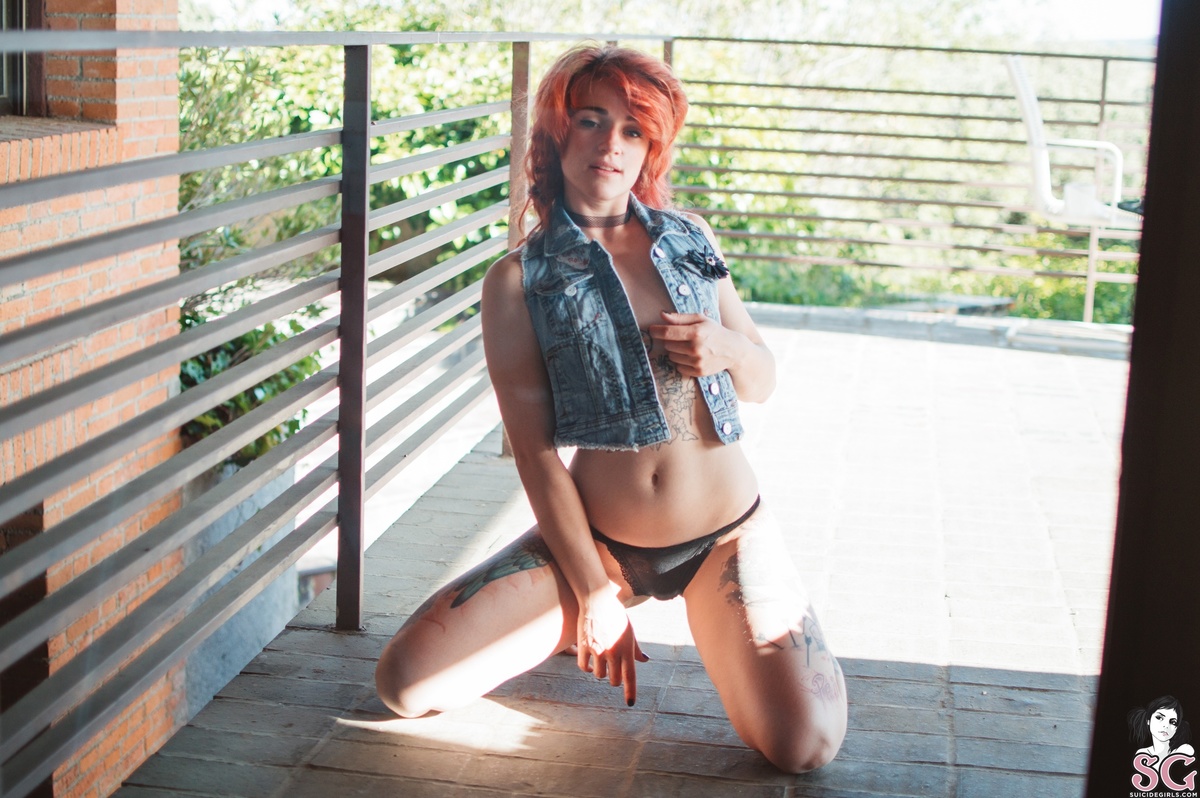 frenia-borntoburn-03.jpg