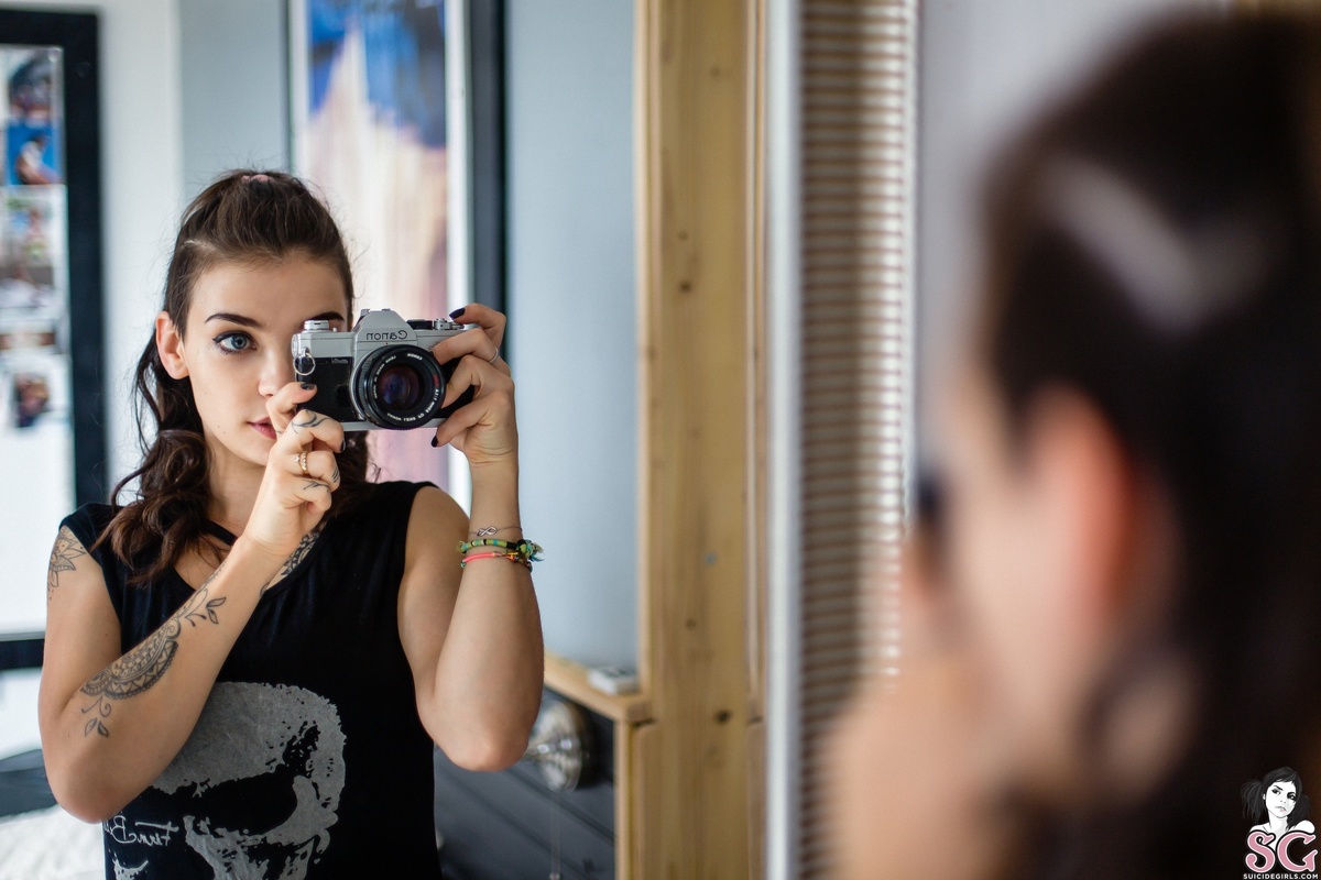pialora-whoisthephotographer-03.jpg