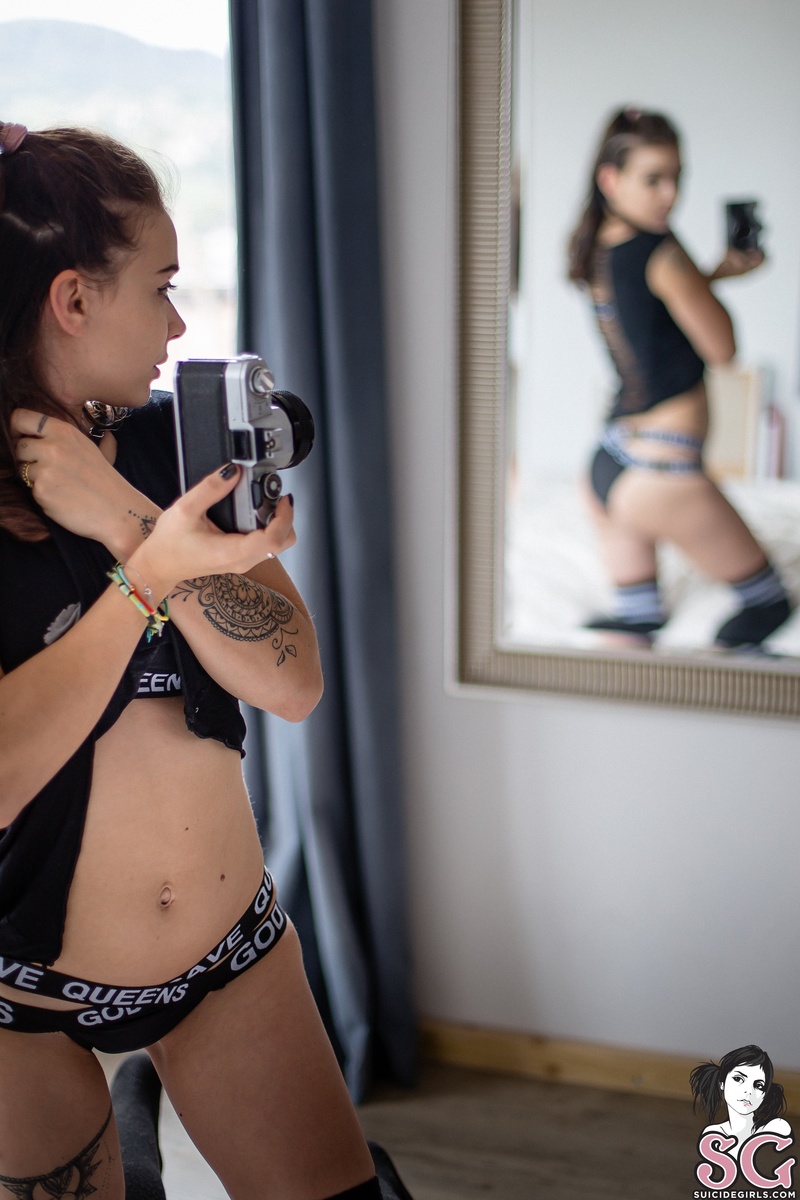 pialora-whoisthephotographer-07.jpg