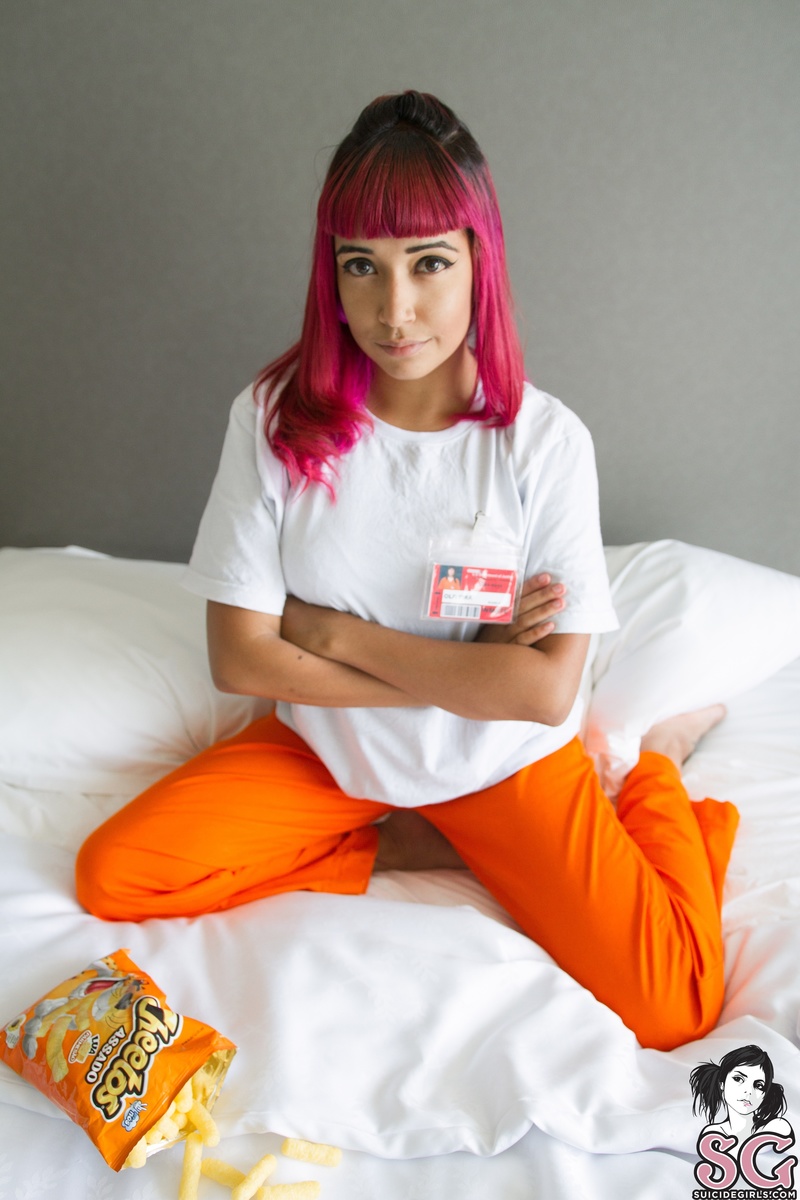 biancab-flaminghotcheetos-07.jpg