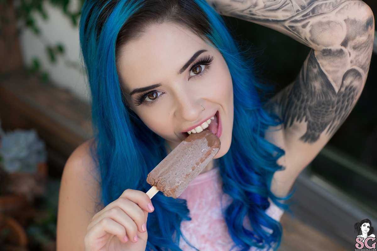 saria-iceicebaby-03.jpg