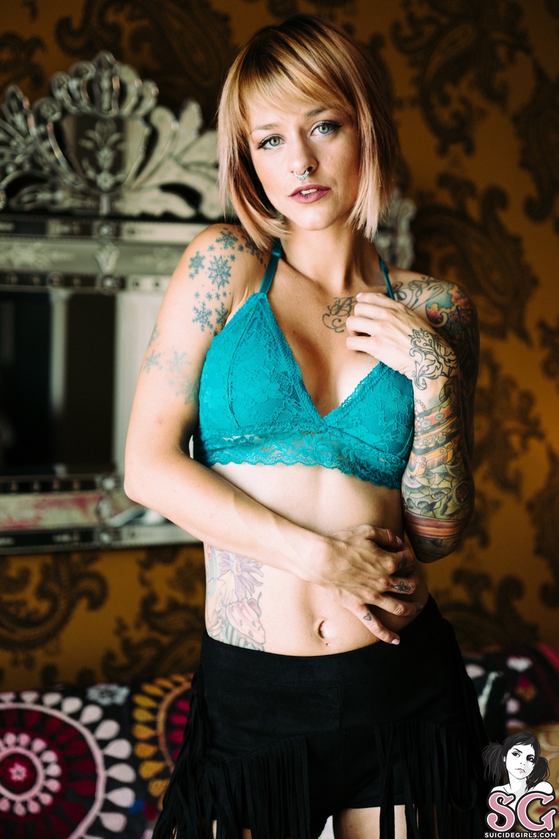 sammiesix-fringebenefits-05.jpg