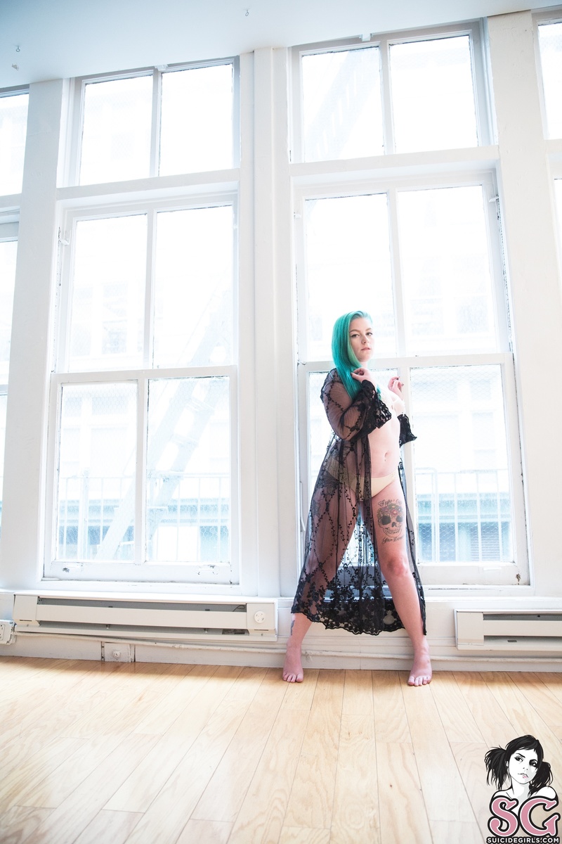 enigmasuicide-acertainromance-03.jpg