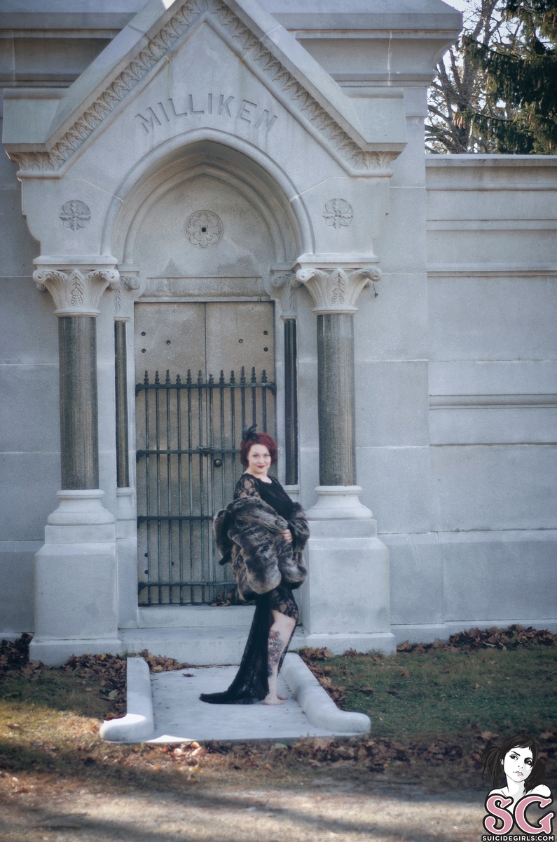 benson-ladylazarus-03.jpg