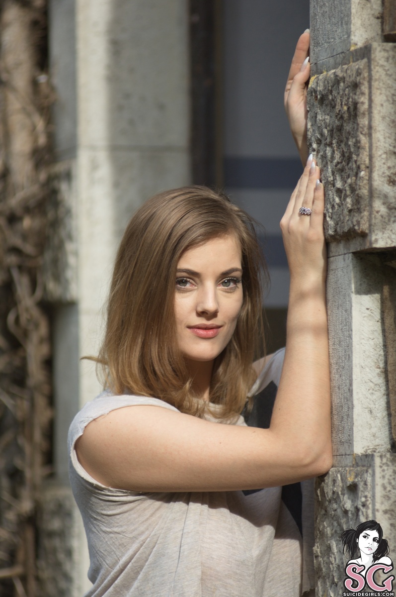 lottiirose-secretdoor-05.jpg