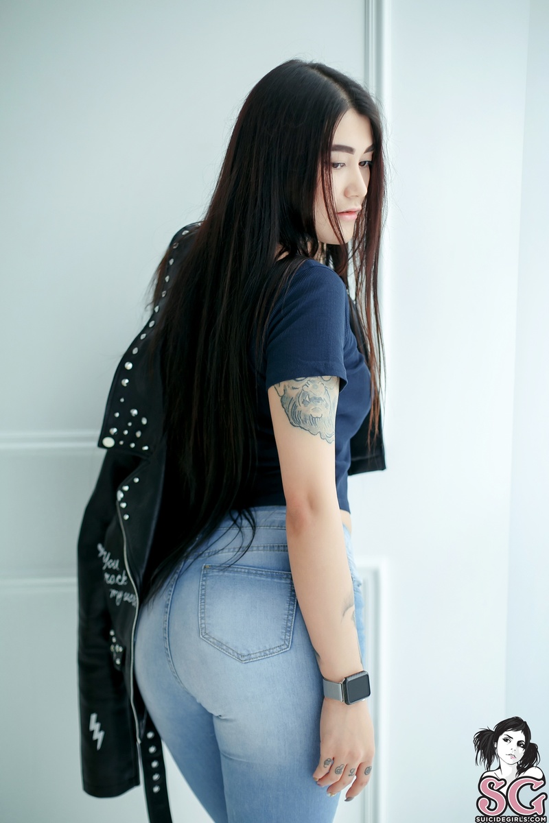 alisakhan-succuba-03.jpg