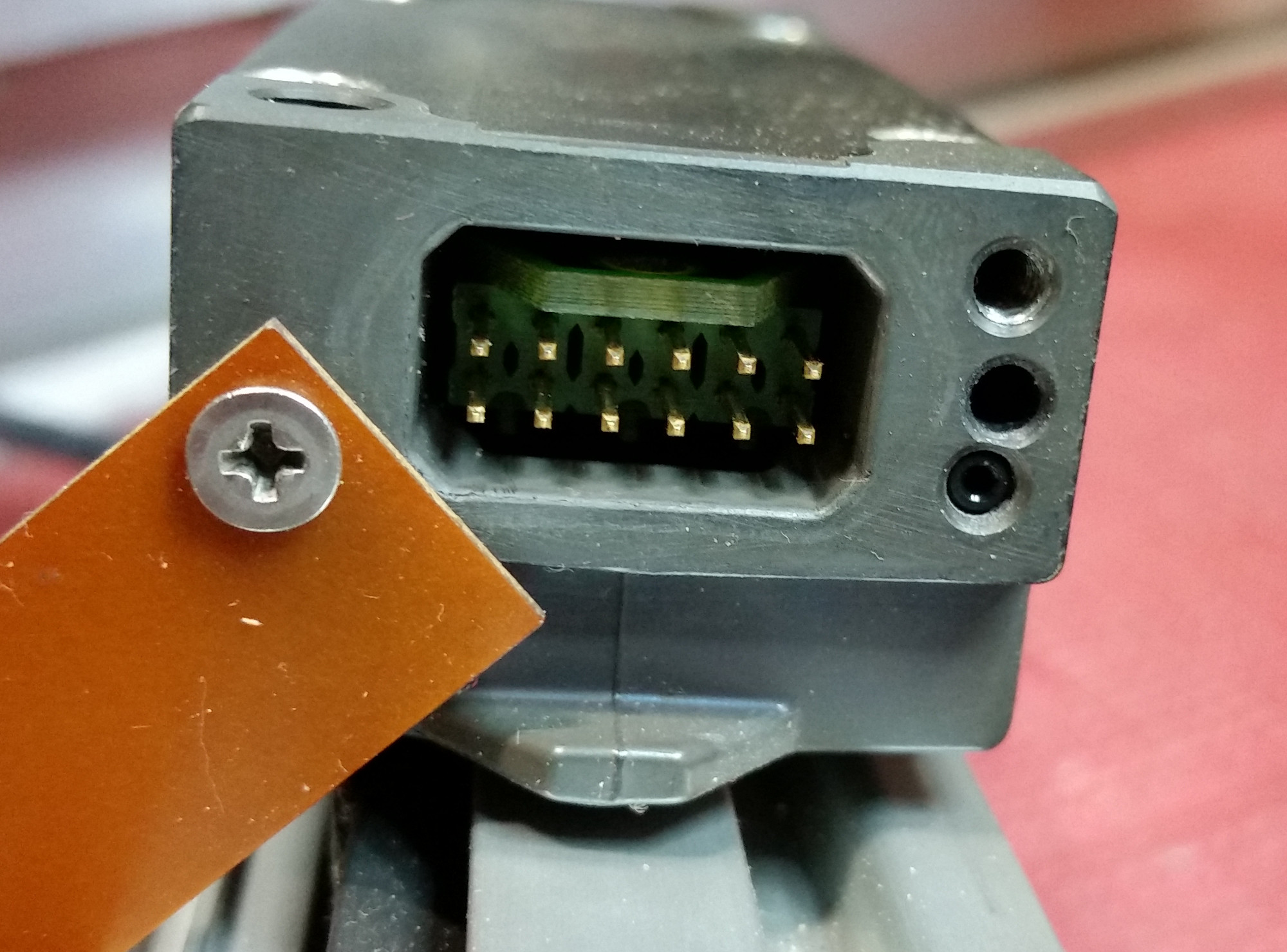 heidenhain_pins00.jpg
