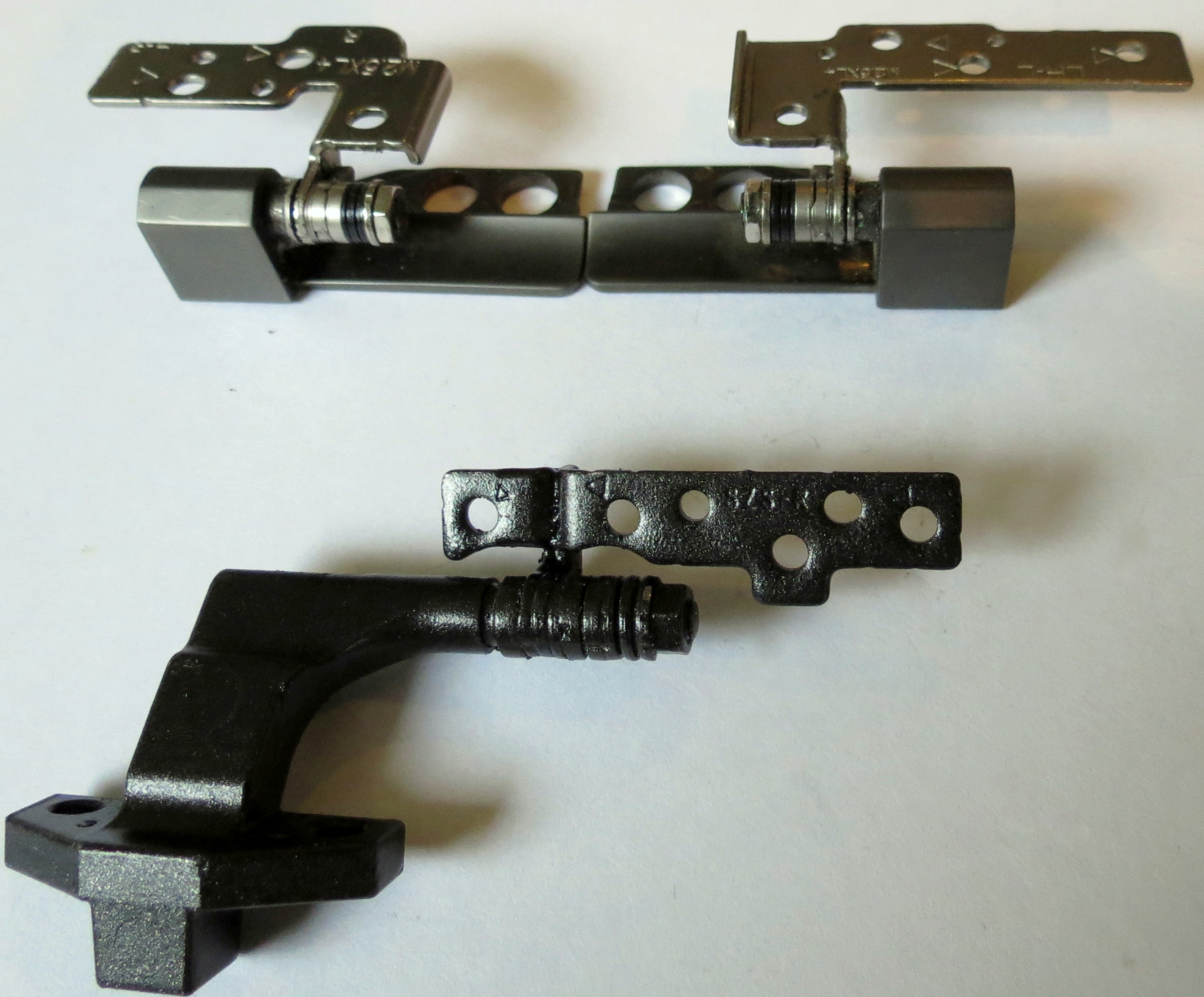Top: T440s hinges as-is. Bottom: M14X painted