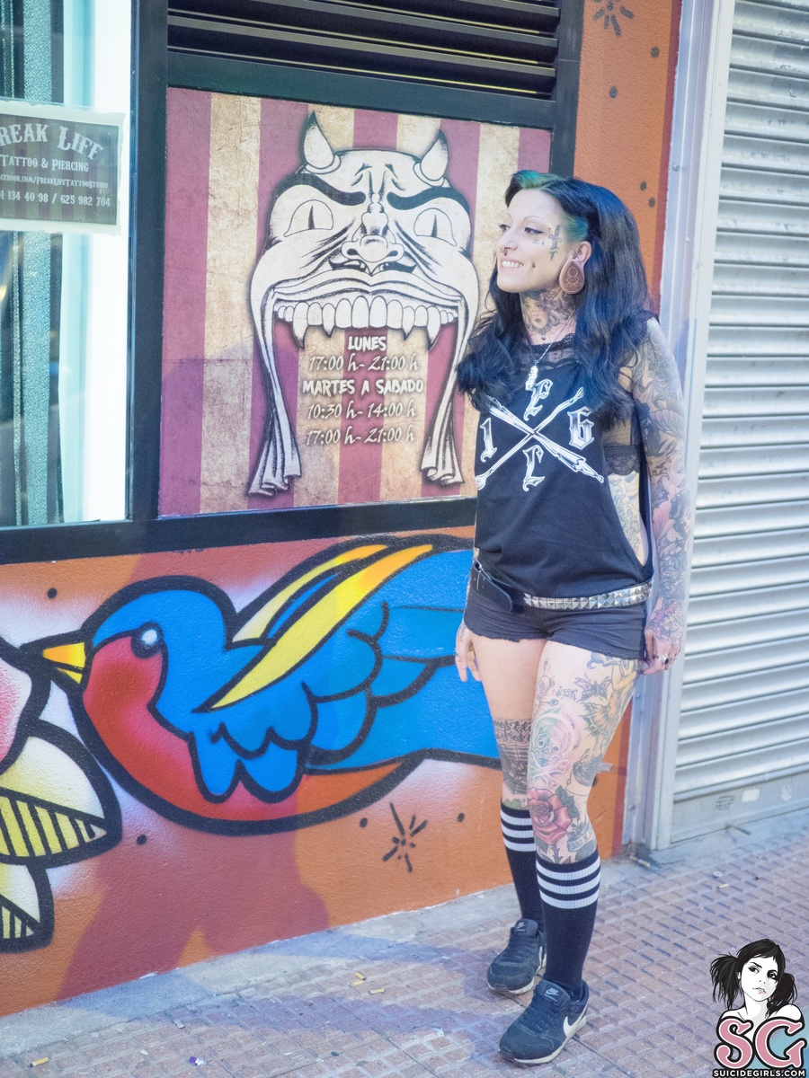 rachelpain-freaklife-01.jpg