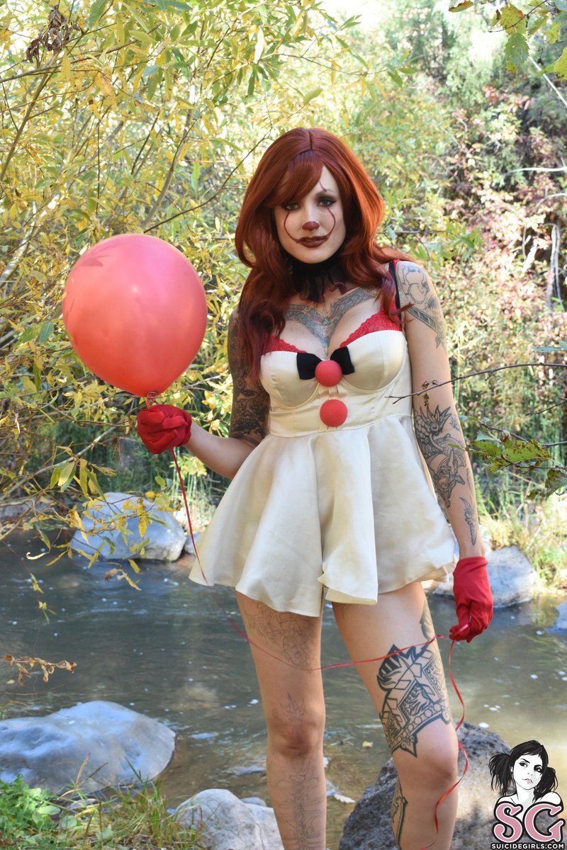 jacquidaniels-pennytheclown-01.jpg
