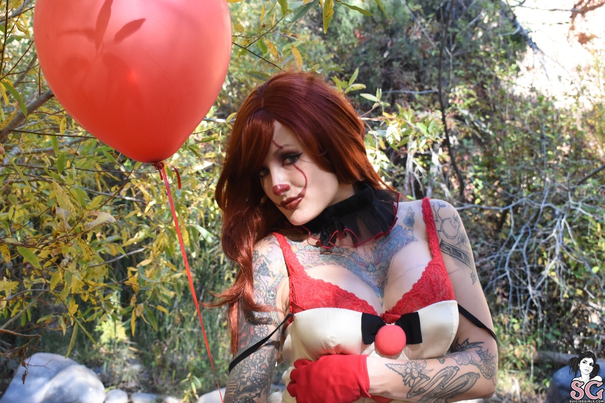 jacquidaniels-pennytheclown-07.jpg