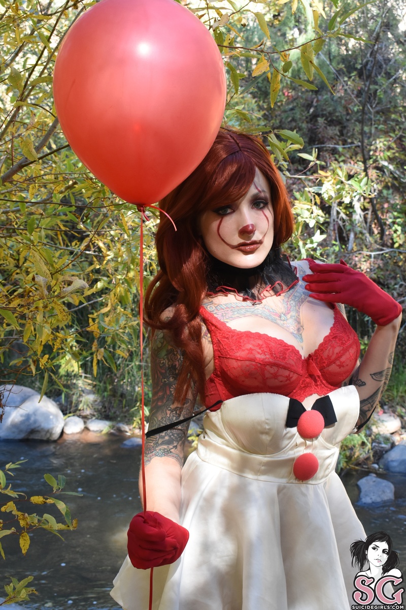 jacquidaniels-pennytheclown-09.jpg