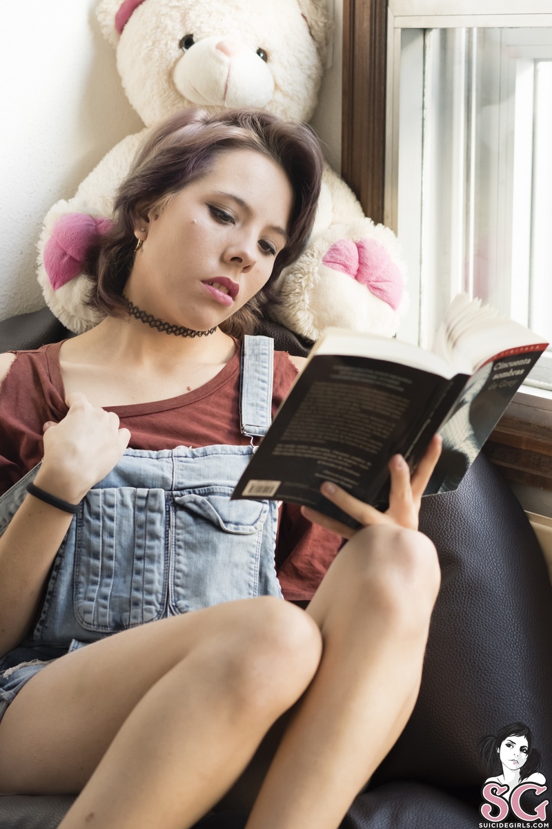 ainoaparty-readingwithmybear-01.jpg