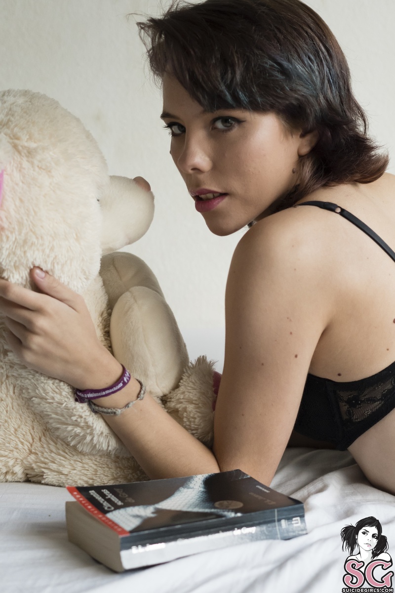 ainoaparty-readingwithmybear-15.jpg
