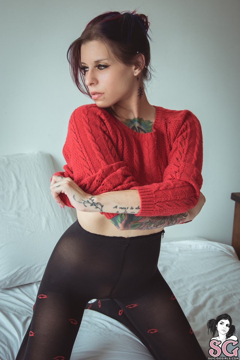 fatimarainbows-ladyinred-09.jpg