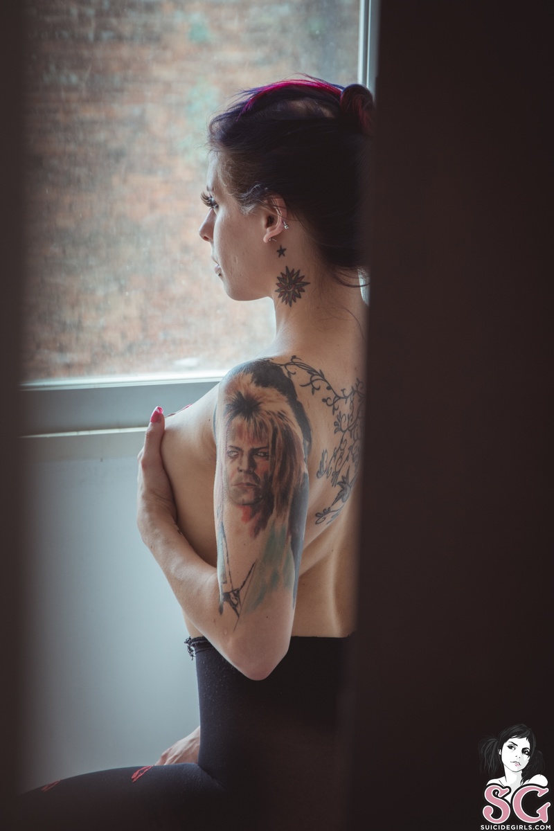 fatimarainbows-ladyinred-13.jpg