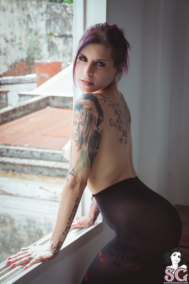 fatimarainbows-ladyinred-15.jpg