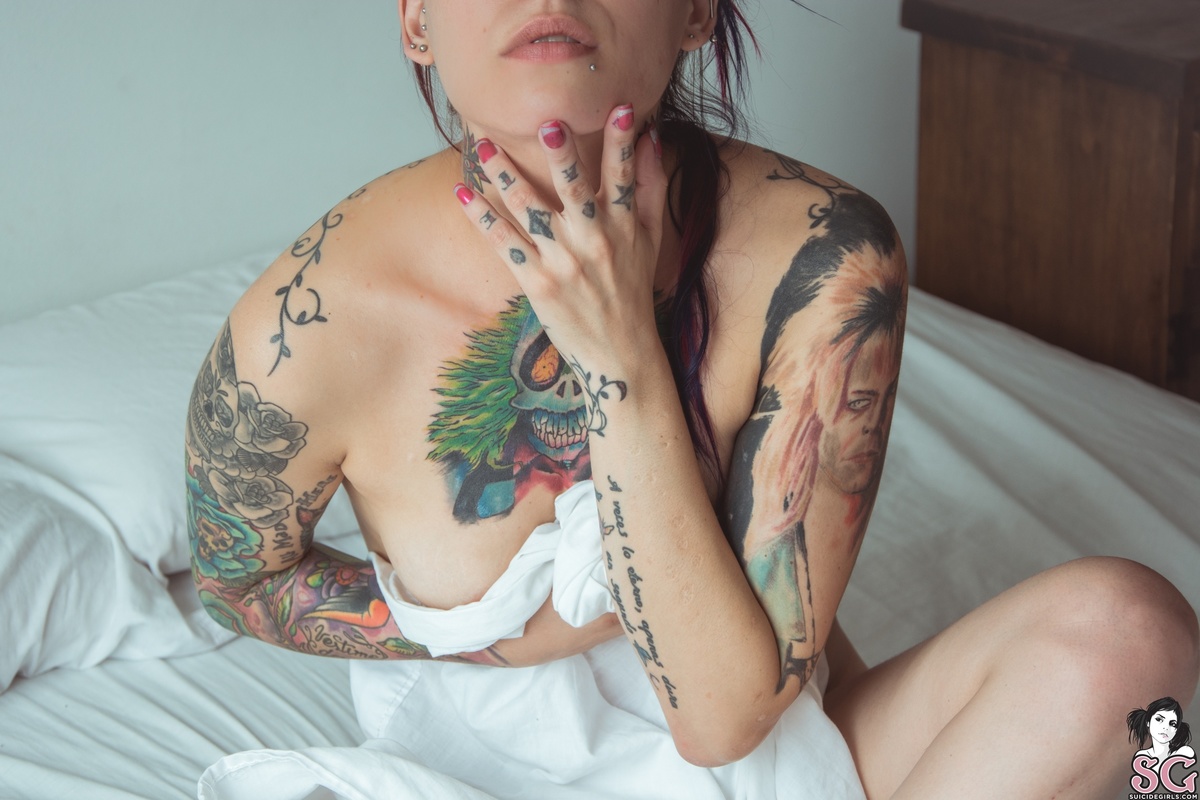 fatimarainbows-ladyinred-35.jpg