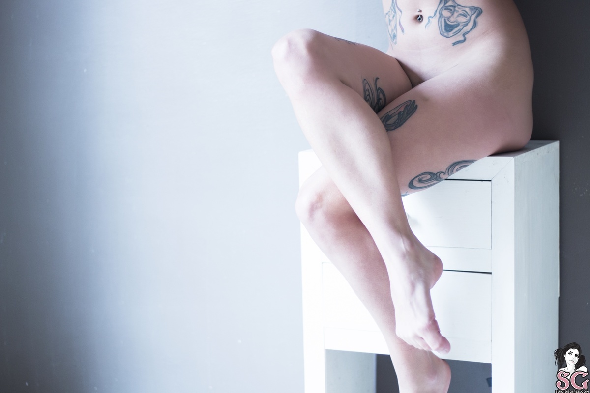 deskicio-nightstanddoll-39.jpg