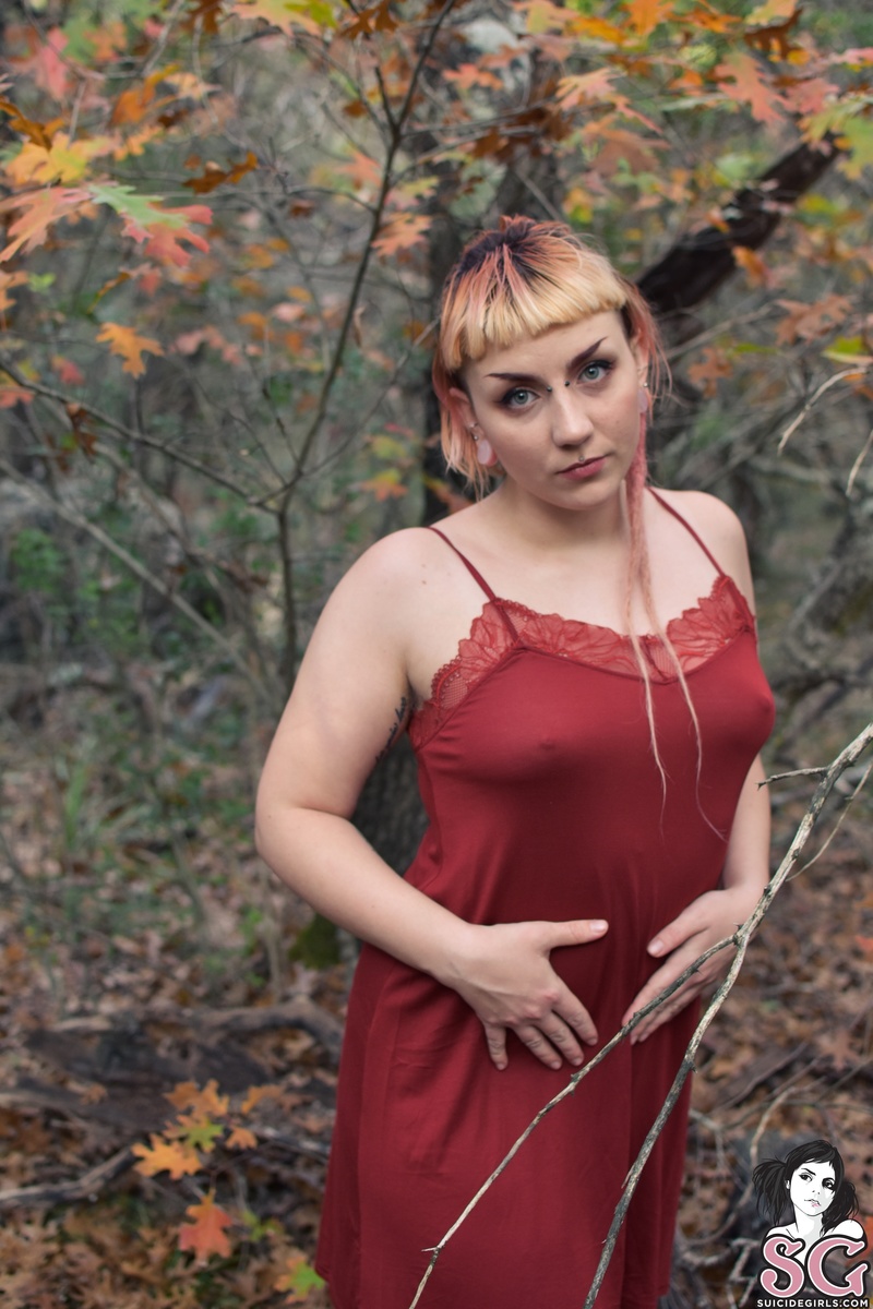 ellister-amber-01.jpg