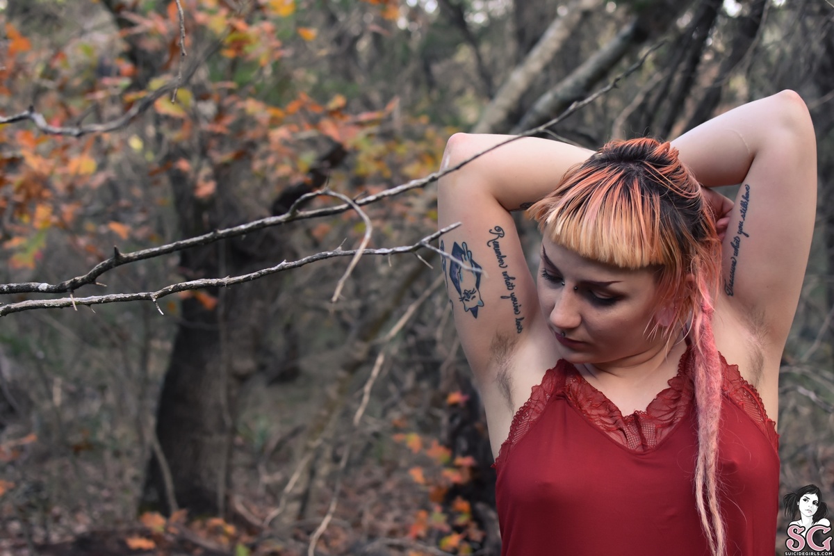 ellister-amber-03.jpg