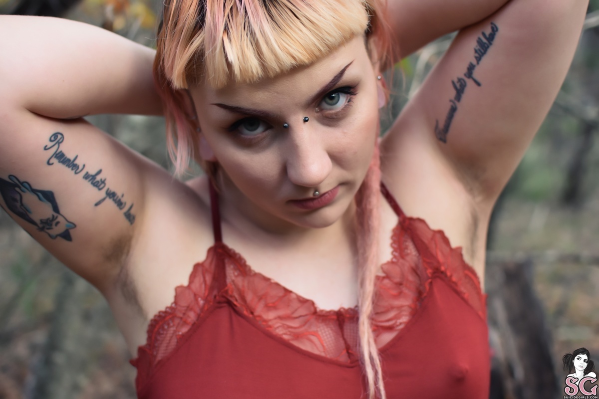 ellister-amber-05.jpg